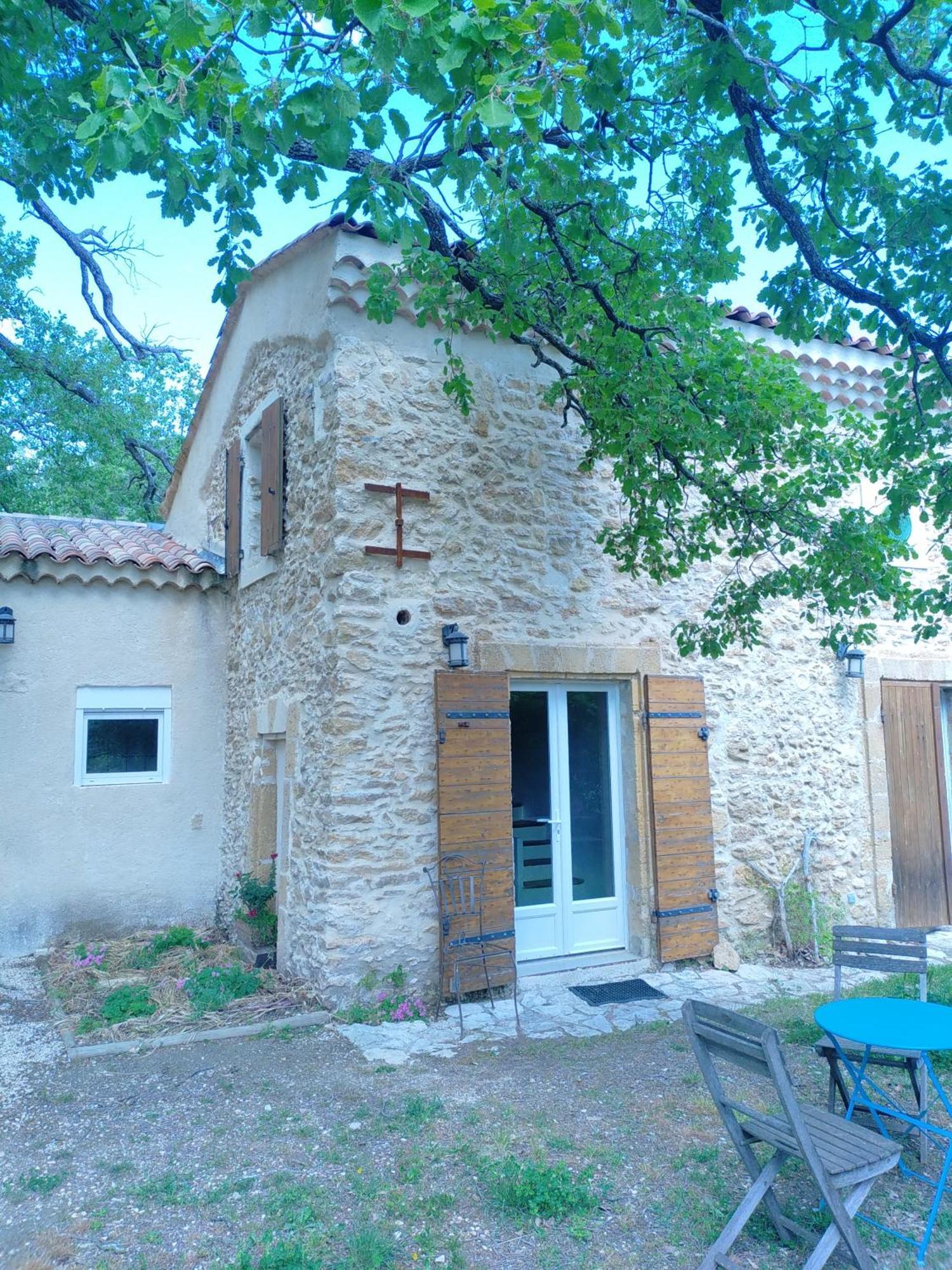 Sous Un Chene Bicentenaire Country house Lambesc